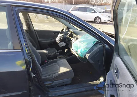 2000 Honda Accord 2.3 Lx из США, поврежденный, VIN 1HGCG6652YA026492